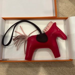**24hr sale** Hermes rodeo charm MM framboise/rose sakura/rouge sellier